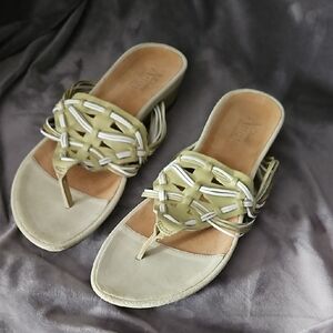 Clarks Artisan Collection Suede Cream And Green Heel Sandals With Box